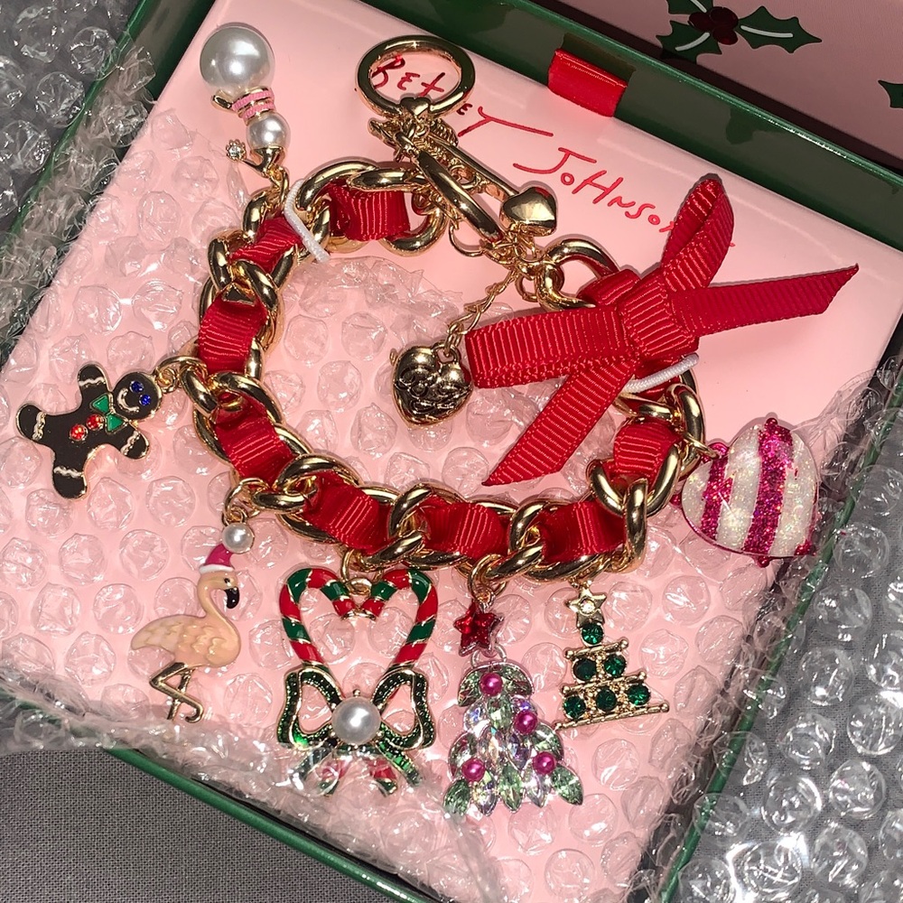 🆕- Betsey Johnson Red and Gold Holiday Charm Bracelet - Picture 6 of 7